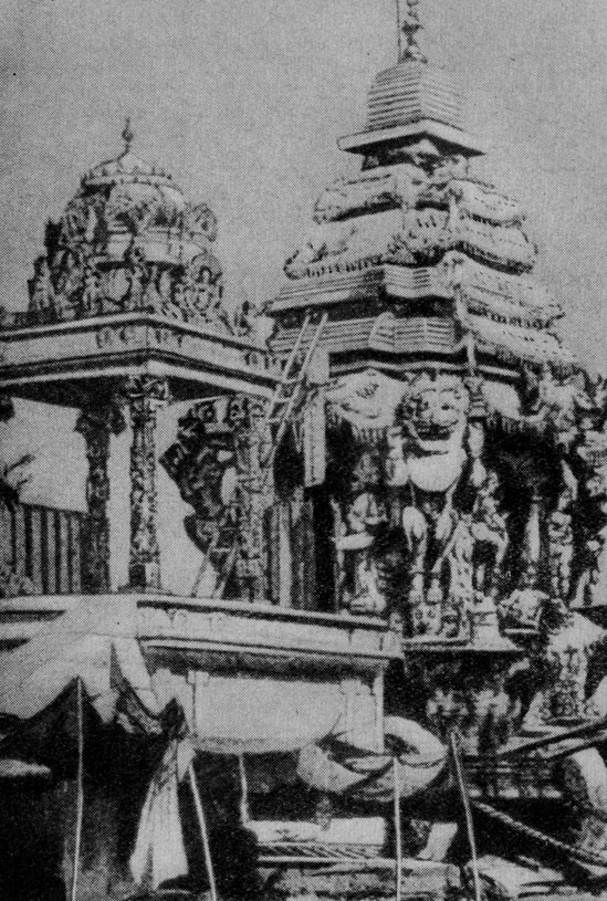 Колесница бога Джаганната (одно из проявлений Кришны) для торжественных религиозных процессий в г. Пури (Орисса)