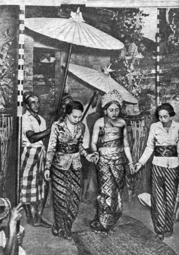 Рис. 1. Балийцы. Шествие невесты