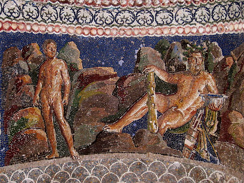 Иолай и Геракл. Мозаика, Anzio Nymphaeum, Rome. Источник - ask.com/wiki/Iolaus?qsrc=3044