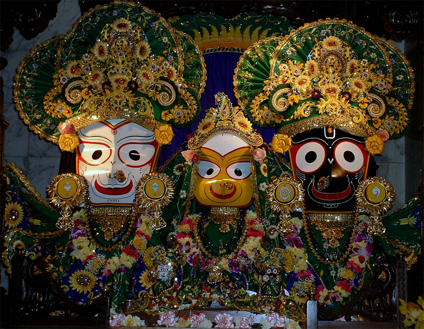 Джаганнатха, Баладева и Субхадра. Источник - http://www.ics.uci.edu/~partha/Jagannath_Baladeva_Subhadra/la8%20009.jpg