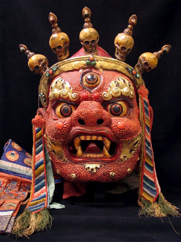 Маска Бегдце. Источник - tibetanmaterialhistory.wikischolars.columbia.edu/file/view/begtse_chen.jpg/100489343/begtse_chen.jpg